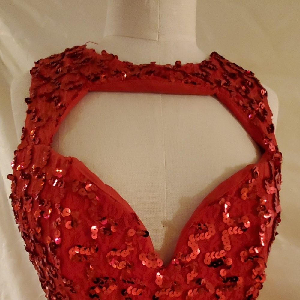 Dress - Picture 7 of 7